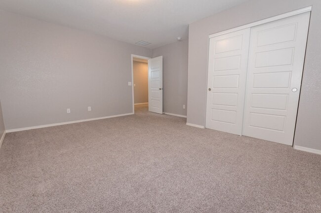 Building Photo - Beautiful 2-Story Home, 5 Bedroom, 3 Full ...