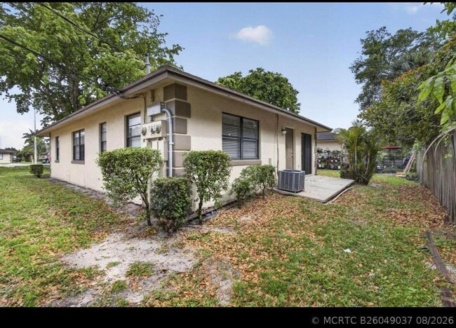 Building Photo - 4726 Summit Blvd