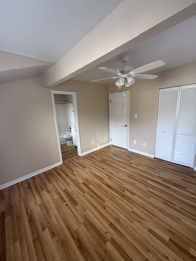 Building Photo - 1313 Airport Dr