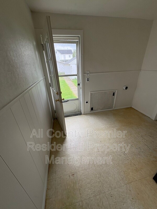 Building Photo - 723 Sampson Ave