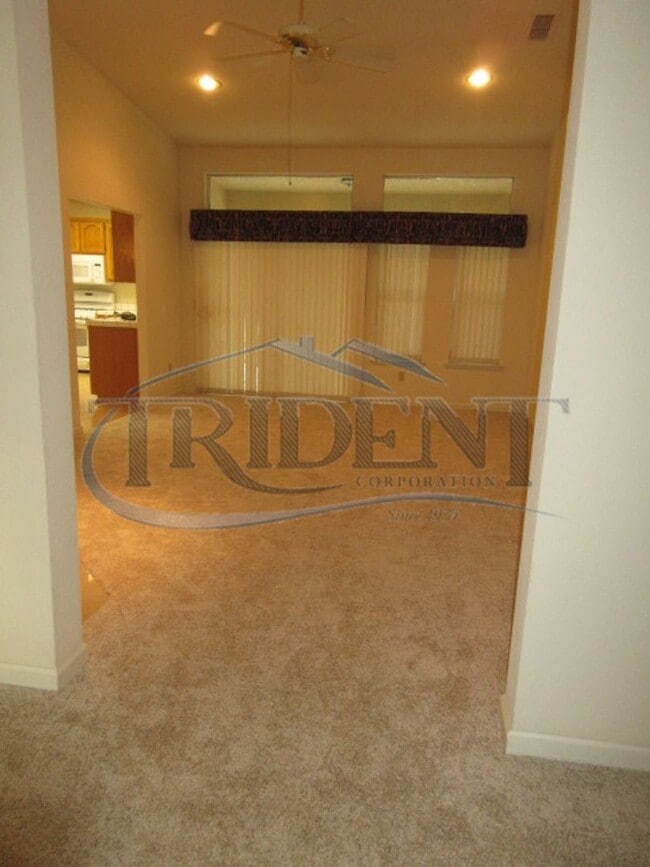 Building Photo - 3 bedroom, 2 bath house