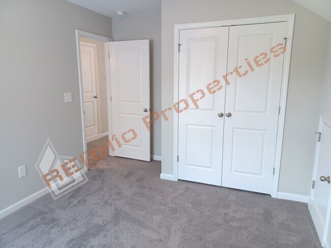 Building Photo - Beautiful Home with 4 Bedrooms, 3 Bathroom...