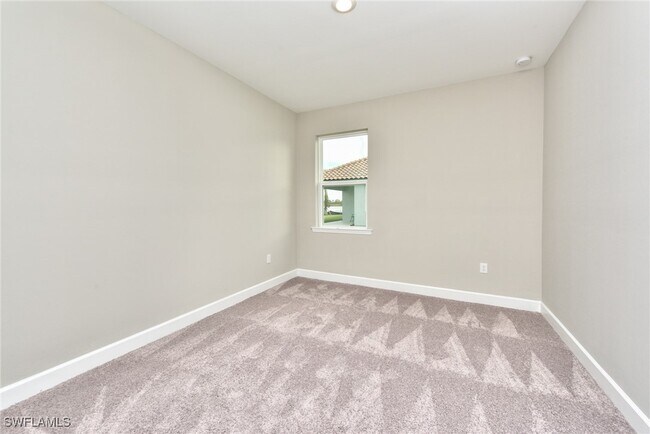 Building Photo - 2066 Grove Dr