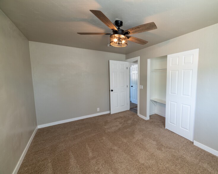 Building Photo - 4940 S Marianna Dr