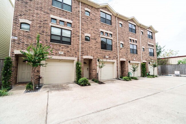 Building Photo - 2710 Hullsmith Dr