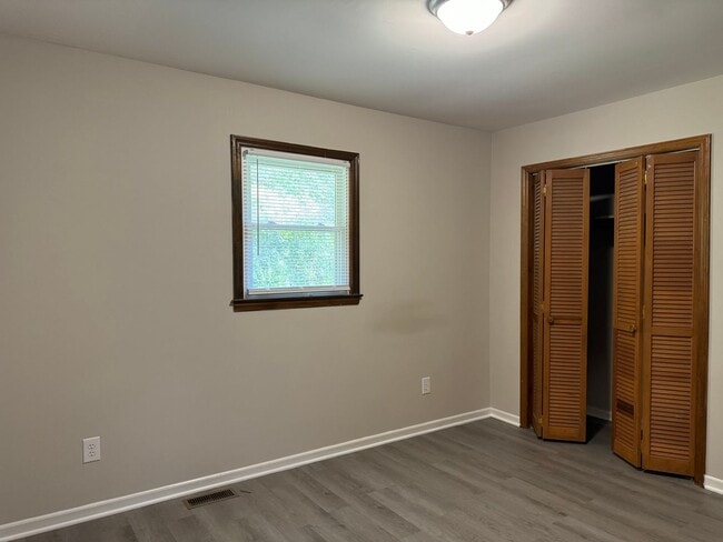 Building Photo - Two Bedroom Apartment in Lincolnton