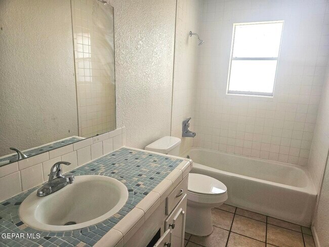 Building Photo - 6832 Escondido Dr