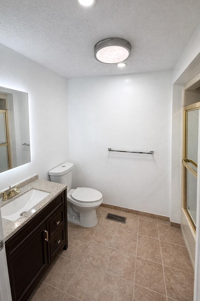 Building Photo - 87 Merseles St