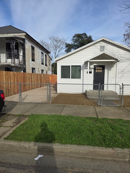 Building Photo - 1305 G St