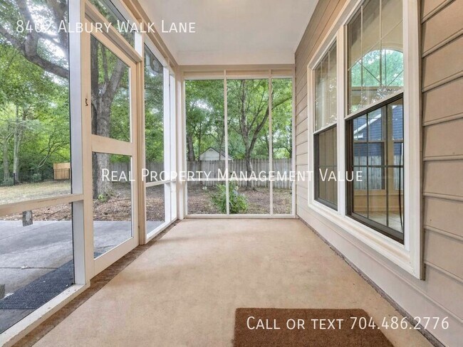 Building Photo - 8402 Albury Walk Ln