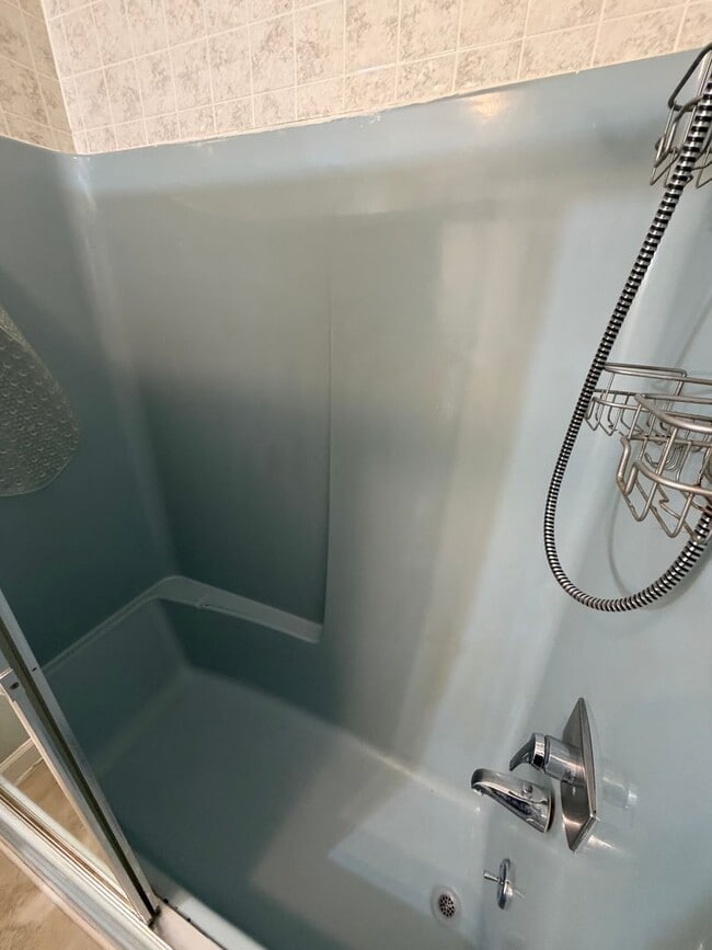 Building Photo - Spacious 3 Bedroom, 2 Bath Home on Over an Acre – Lawn Care Included!