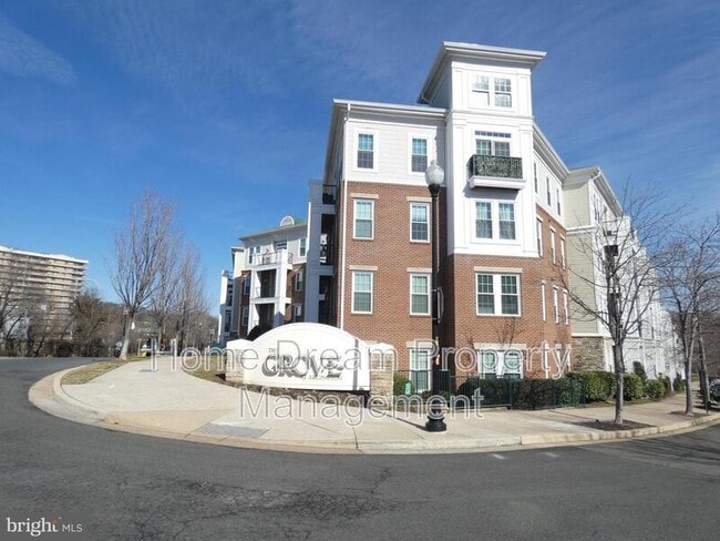 Building Photo - 2465 Army Navy Dr