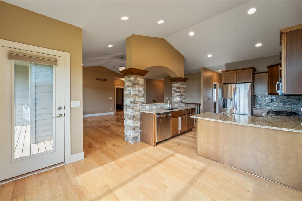 Building Photo - 916 NE Silkwood St