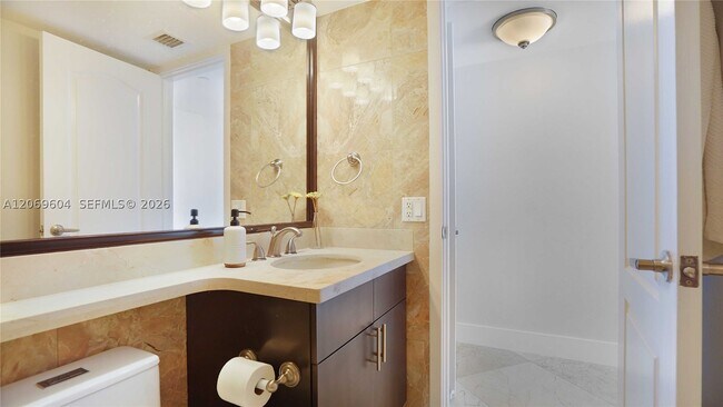 Building Photo - 5757 Collins Ave