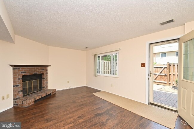 Building Photo - 6832 Heatherway Ct