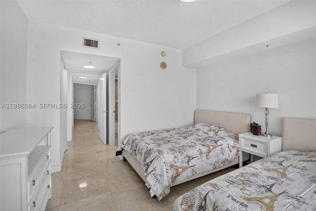 Building Photo - 16699 Collins Ave