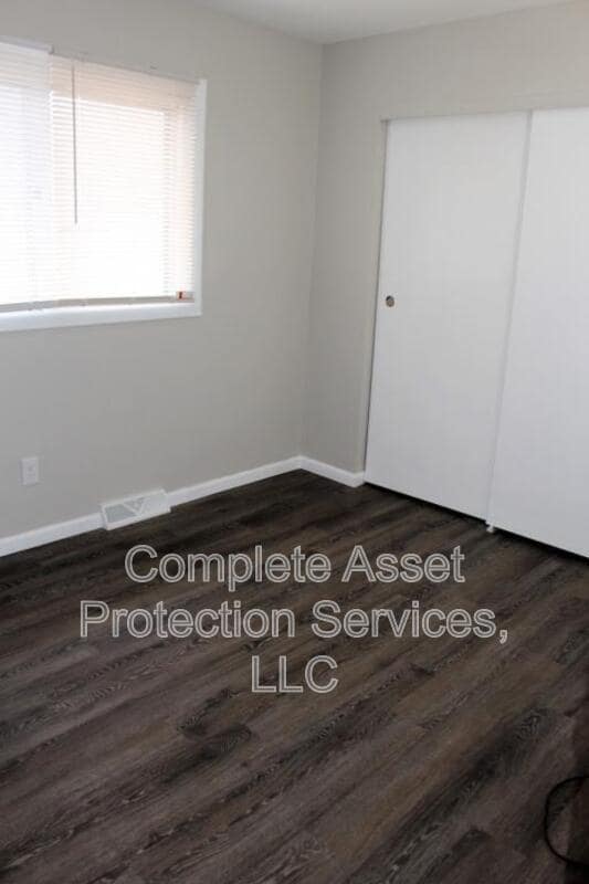 Building Photo - 7019 Van Buren Ln