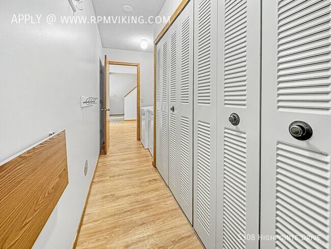 Building Photo - 2br 2.5ba 2cg ~ Security Deposit Free Alte...