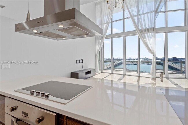 Building Photo - 1100 Biscayne Blvd