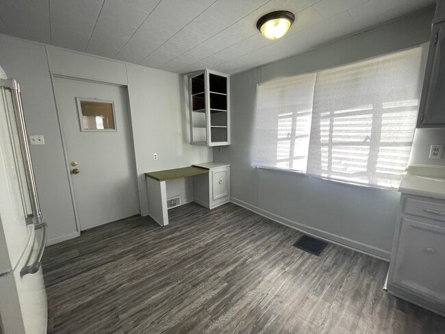 Building Photo - 614 Griffin-