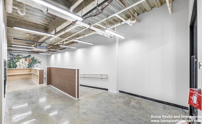 Building Photo - 400 W Broadway