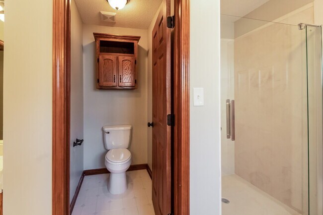 Building Photo - 7182 Golden Oaks Loop E