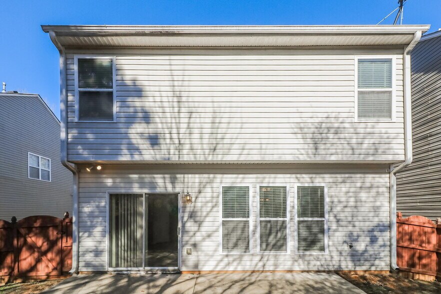 Building Photo - 900 Gardenia Curve