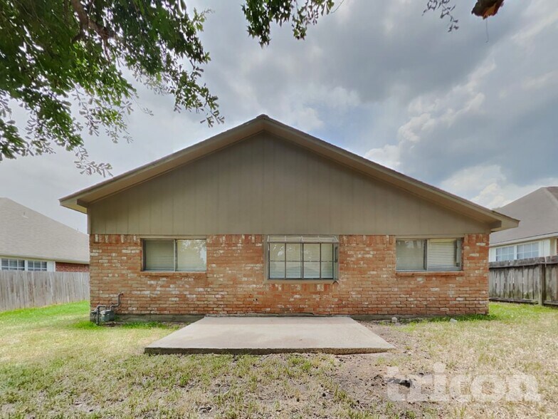 Building Photo - 3227 Rockdale Dr