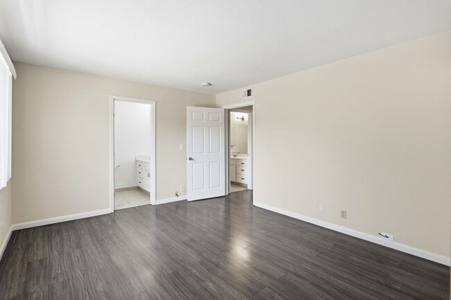 Building Photo - 663 Albion Dr