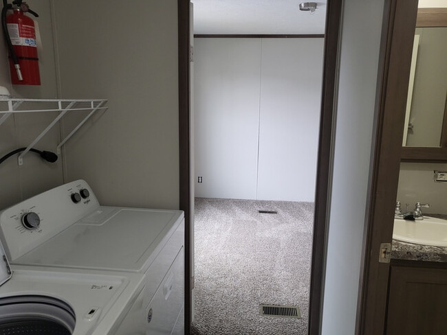 Building Photo - 80 Elm