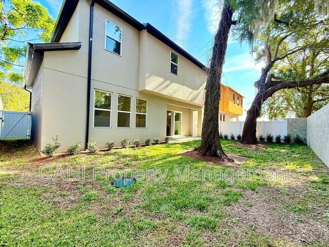 Building Photo - 728 Ellwood Ave