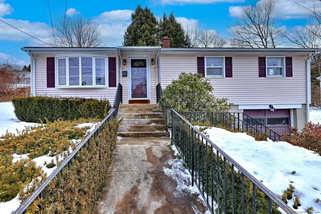 Primary Photo - 59 Turnor Ave