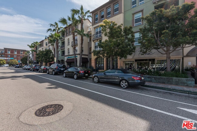 Building Photo - 13075 Pacific Promenade