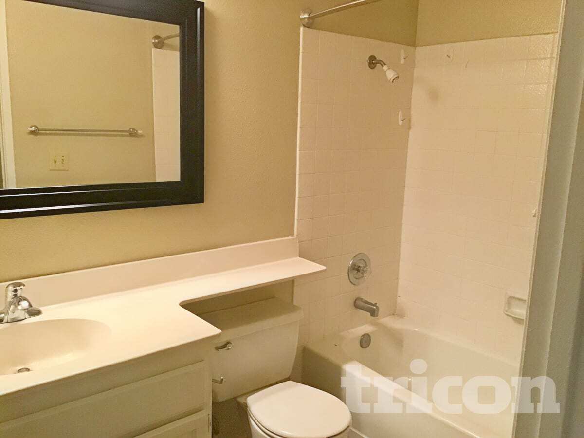 Building Photo - 2020 Burnside Dr