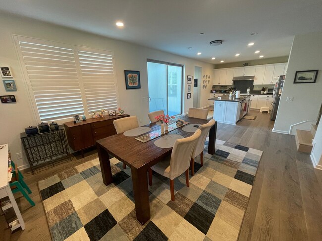 Building Photo - Hard to Find -UCI Campus! 4 bed/3 Full Bat...
