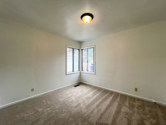 Building Photo - 1624 Ora Dr