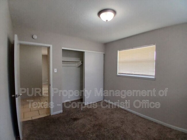 Building Photo - 4713 S Shea Pkwy