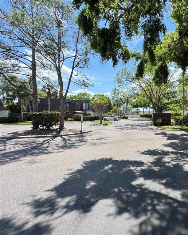Building Photo - 15423 W Pond Woods Dr