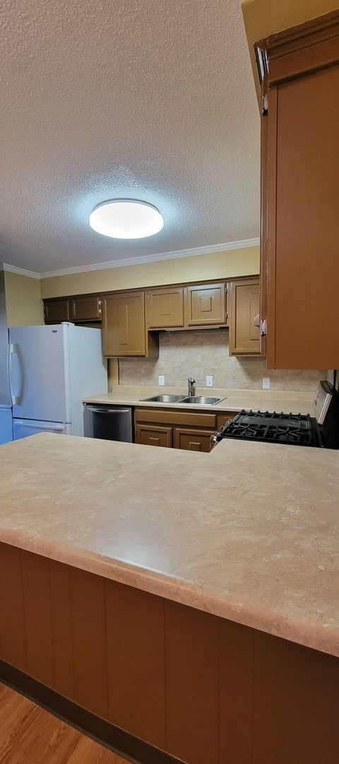 Building Photo - Ready to Move in