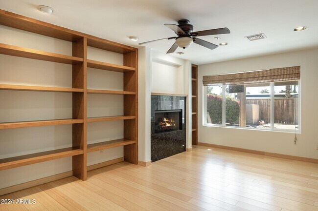 Building Photo - 8643 E Sandalwood Dr