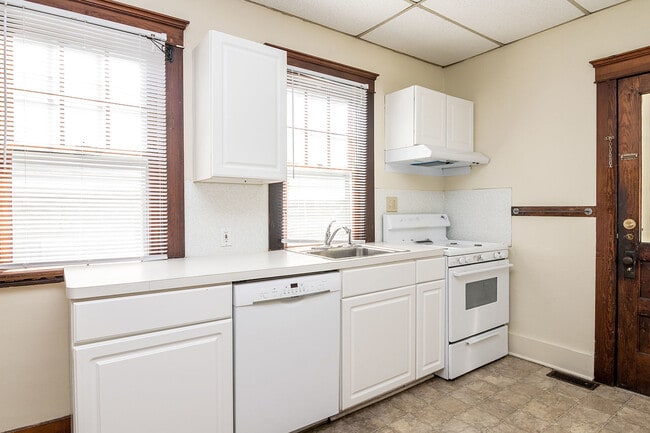 Building Photo - 112 Adams St