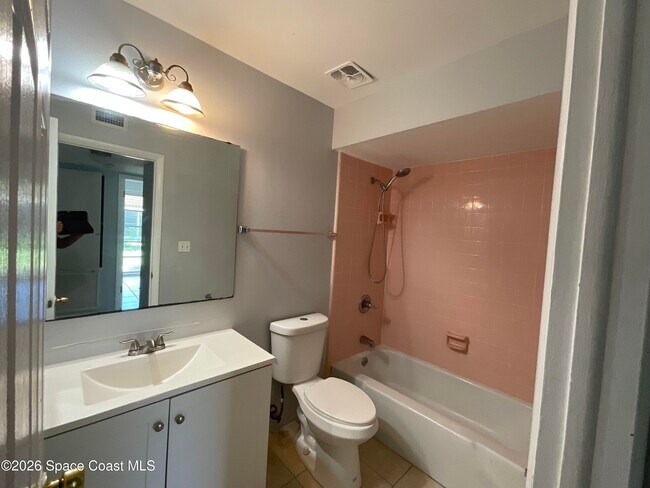 Building Photo - 753 Bianca Dr NE
