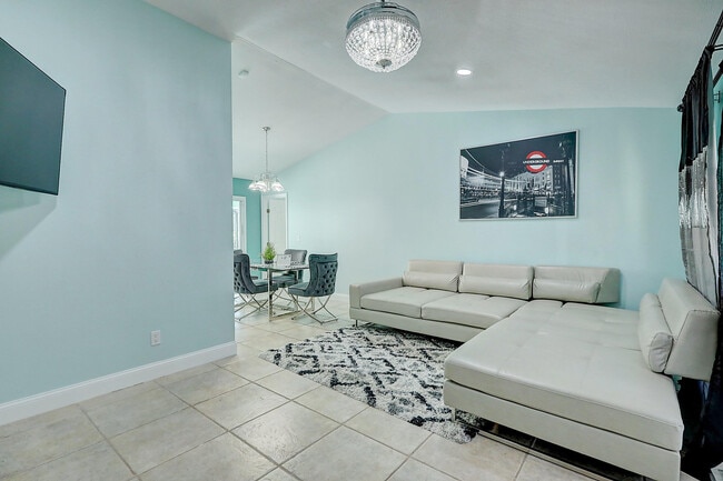 Building Photo - 238 SW Grove Ave