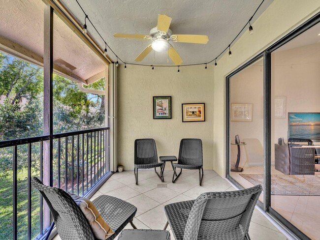Building Photo - 5680 Coach House Cir