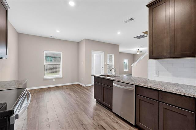 Building Photo - 305 Honeysuckle Ln