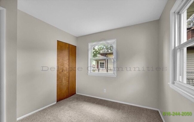 Building Photo - Newly Remodeled 3 Bedroom Kentwood Home! S...