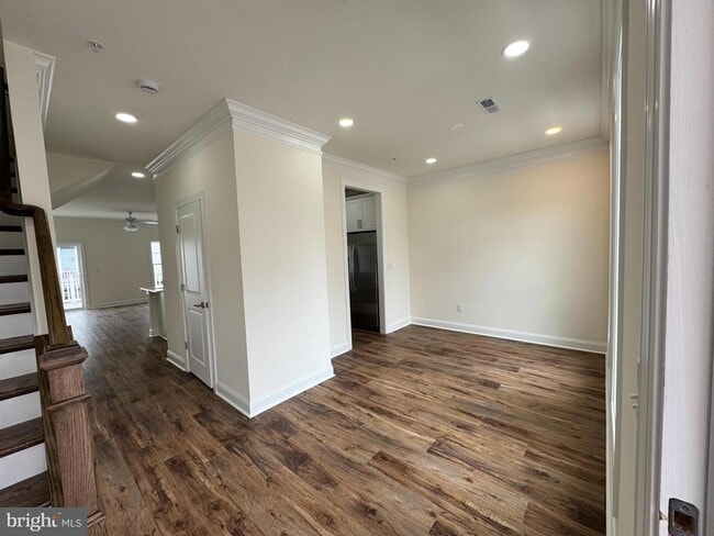 Building Photo - 300 Dixon St