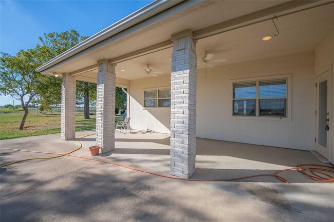Building Photo - 2300 County Rd 302