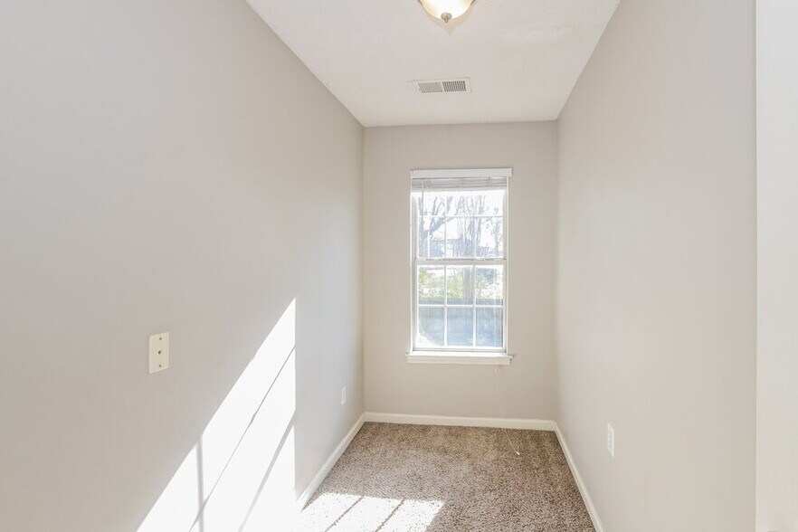 Building Photo - 9761 Dogwood Ct W