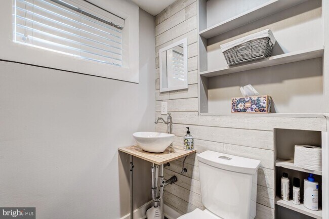 Building Photo - 7806 Jansen Dr